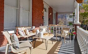 416A Waldburg St - Newly Renovated 1920'S Historic District Apt